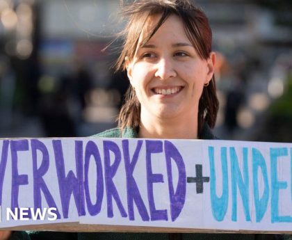 Junior doctors: NHS chief warns of tough new year as fresh strike looms