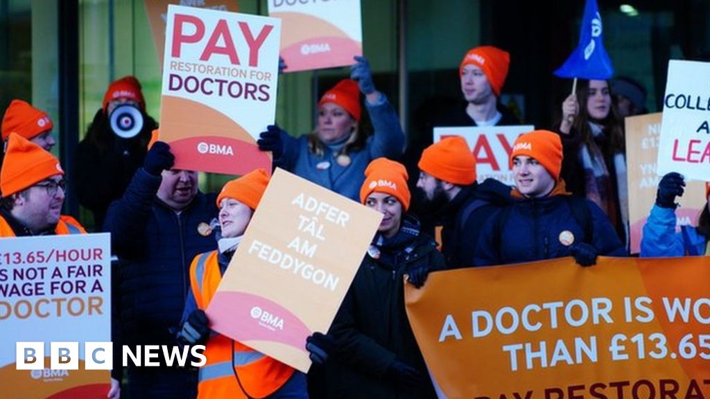 Junior doctors on strike in Wales say they feel undervalued