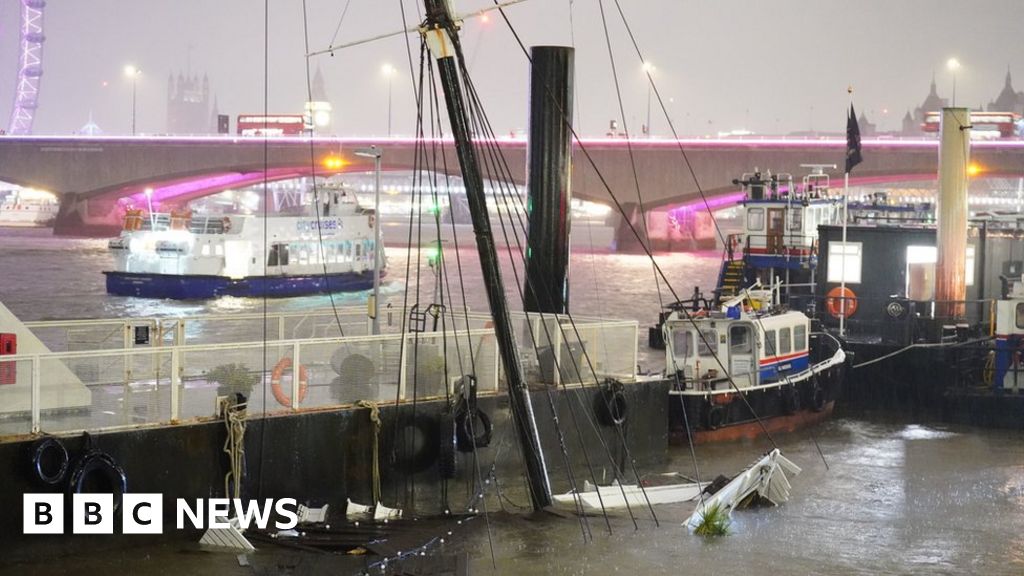 London flooding: Floating bar sinks during Storm Henk