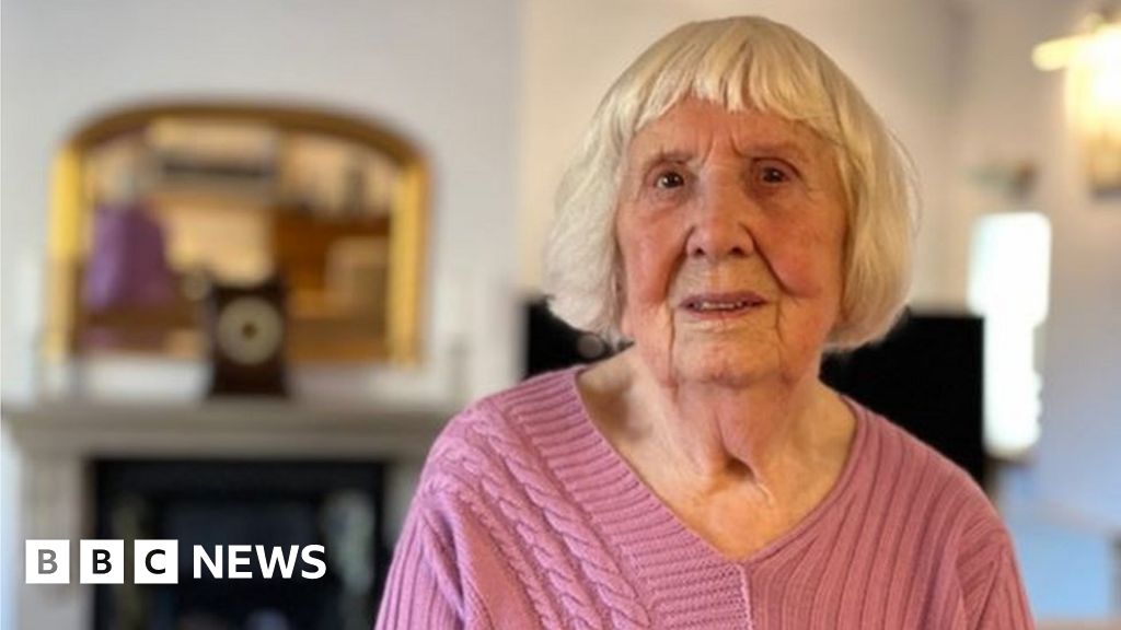 Post Office scandal: 91-year-old victim 'disgusted' with compensation delay