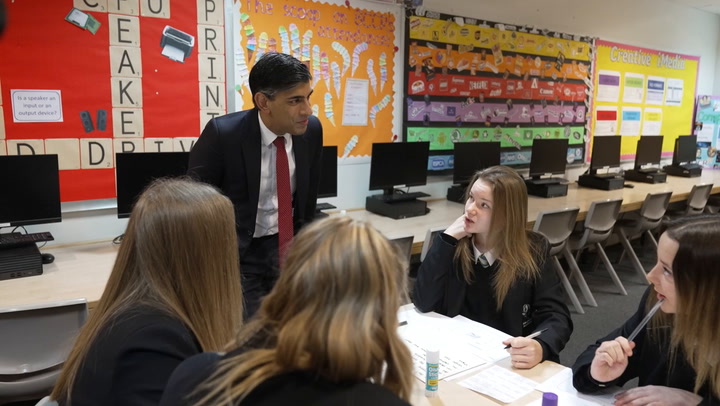 Rishi Sunak joins students for lesson on dangers of vaping