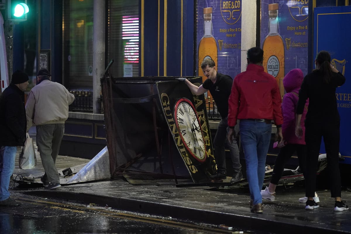 Storm Isha live: 90mph winds batter the UK as thousands are left without power