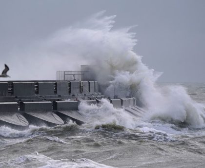 Storm Isha map: Where and what time will ‘unusual’ danger-to-life wind warnings hit the UK?