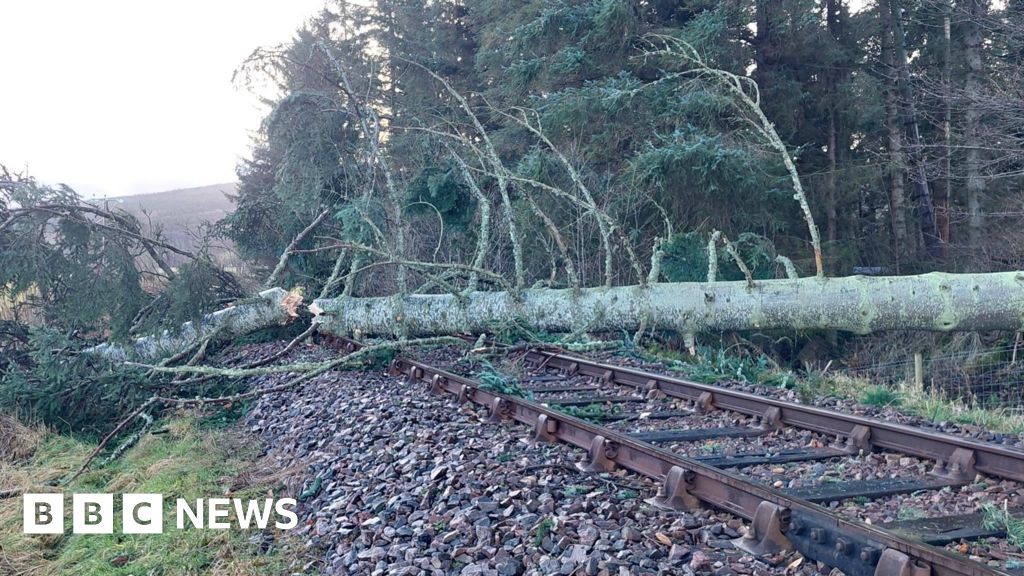 Storm Jocelyn: Trains to be halted as new weather warnings issued