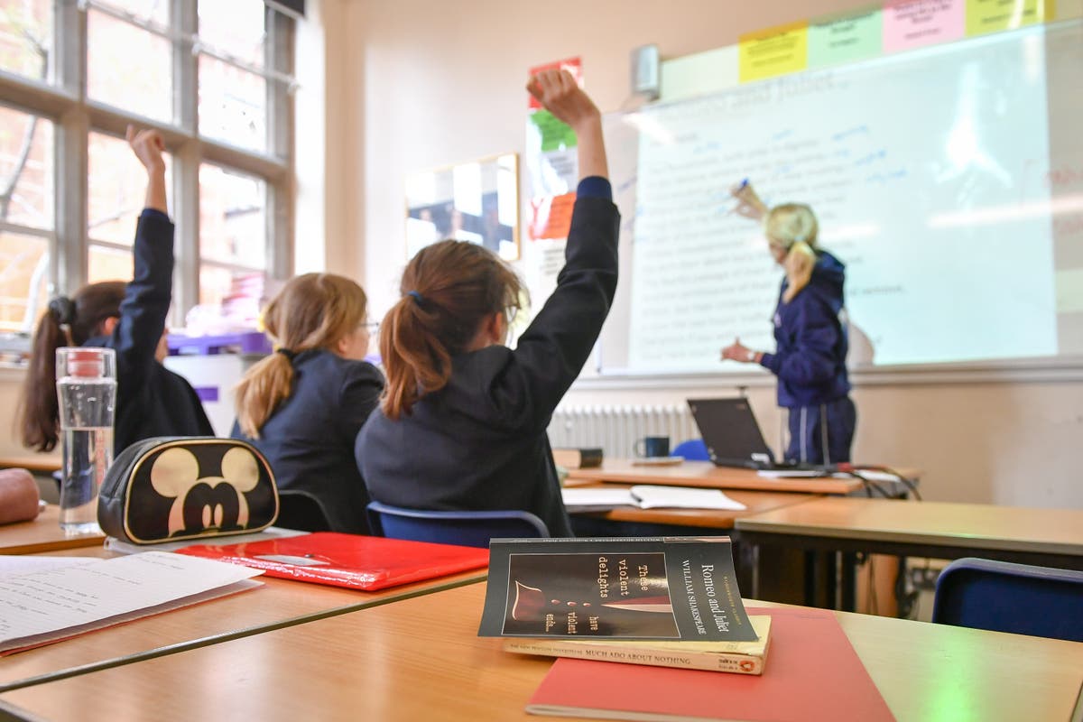 Top comprehensive schools take fewer pupils on free school meals, report finds