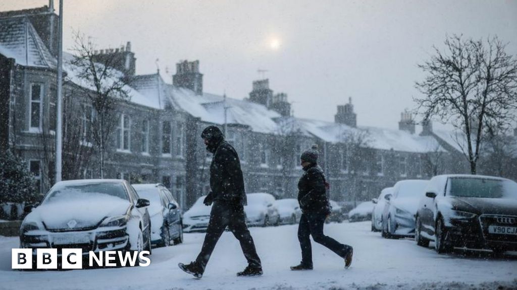 UK weather: Arctic cold snap to bring more snow and ice on Tuesday