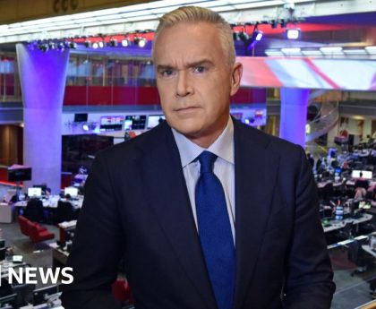 BBC sorry over handling of Huw Edwards complaint