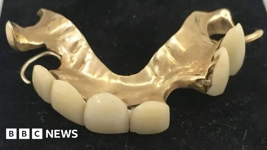 Churchill's false teeth 'snapped up' for £18,000