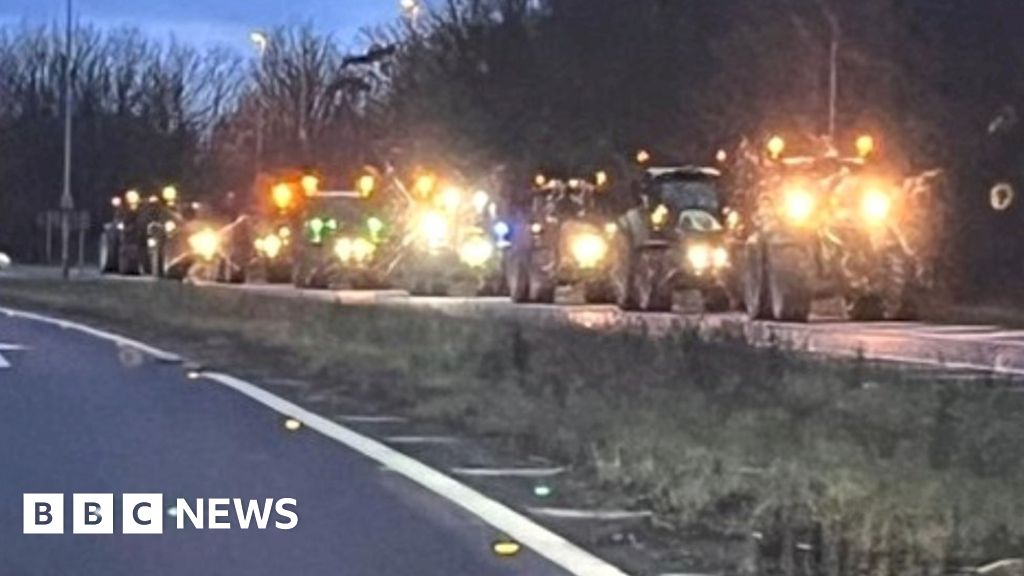 Dover: Port blocked by farmers' protest