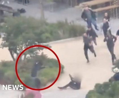 Dramatic moment off-duty police team charge at knifeman in London