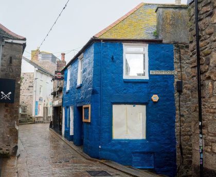 Furious row erupts after St Ives ‘newcomer’ paints shop ‘hideous Smurf blue’