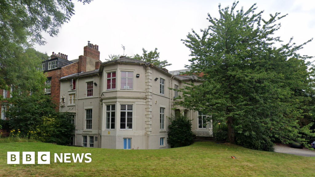 Leeds University hate crime inquiry over graffiti on Jewish building