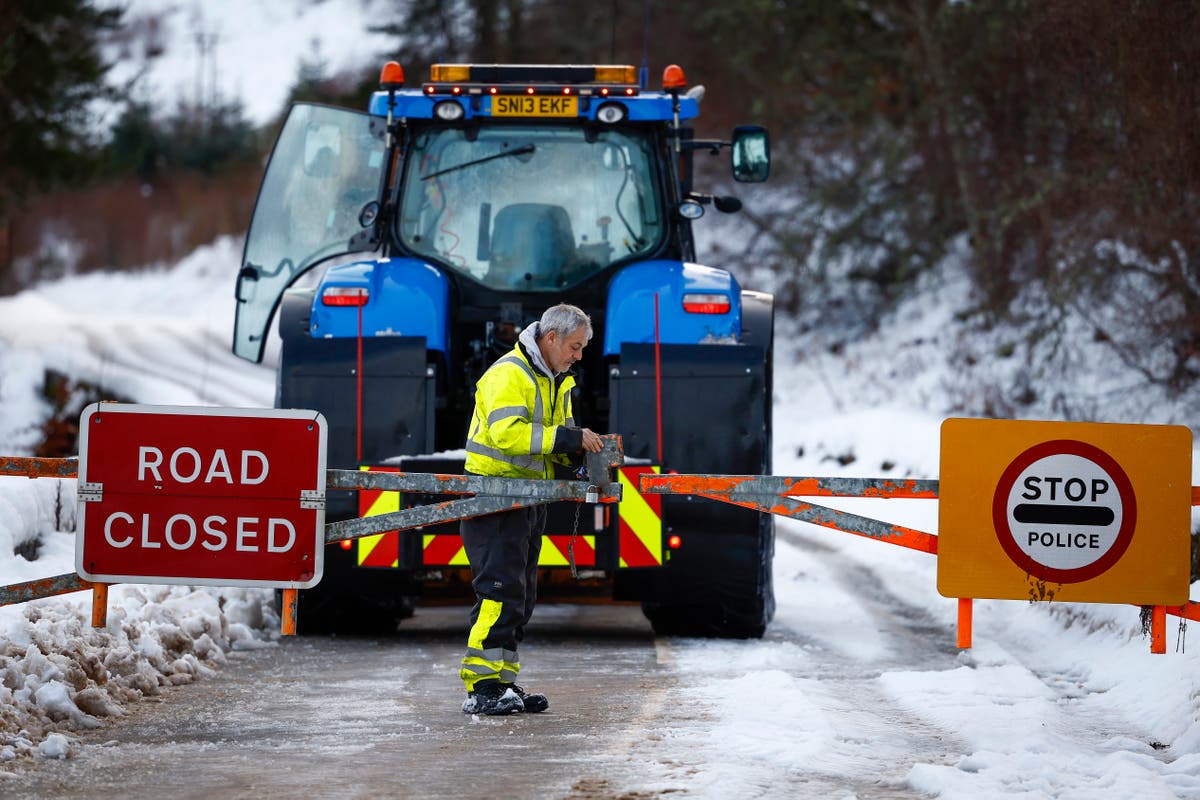 Weather forecast: Heavy snow forecast as Met Office warns of up to 20cm falling