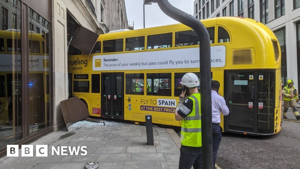 Bus crashes into pub in central London