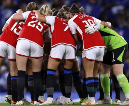 Chelsea v Arsenal: Women's Super League match delayed by 'embarrassing' sock clash