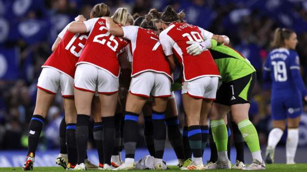 Chelsea v Arsenal: Women's Super League match delayed by 'embarrassing' sock clash