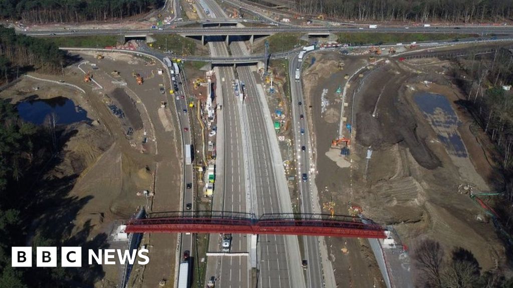 Drivers face third day of disruption on M25