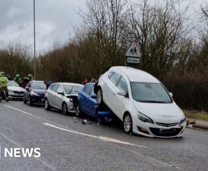 Five-car crash closes one side of duel-carriageway