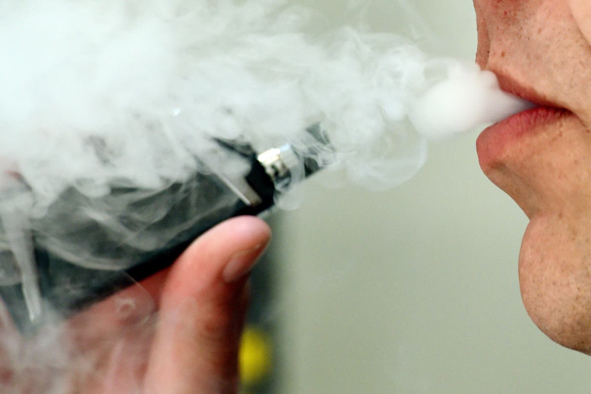 Jeremy Hunt announces new tax on vapes in crackdown on smoking