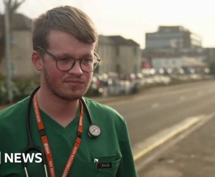 Junior doctors in Northern Ireland strike over pay