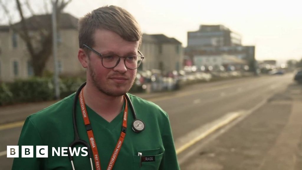 Junior doctors in Northern Ireland strike over pay