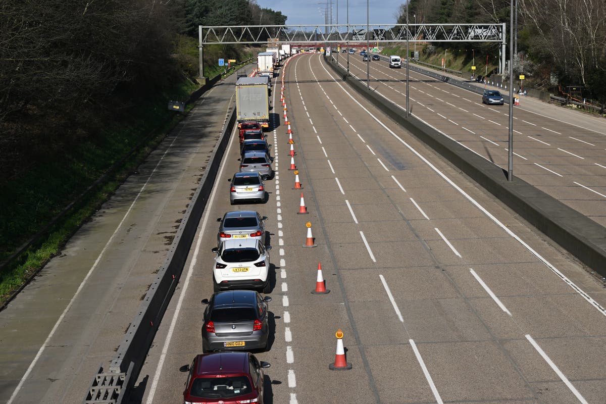 M25 closure – live: Drivers delayed as motorway section shut all weekend