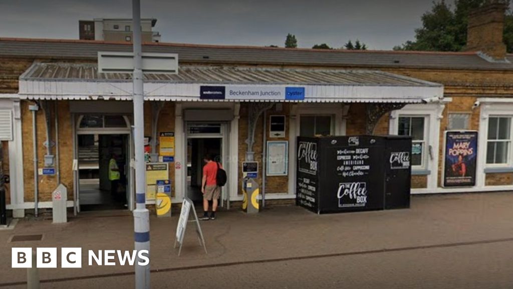 Man seriously injured after stabbing on London train