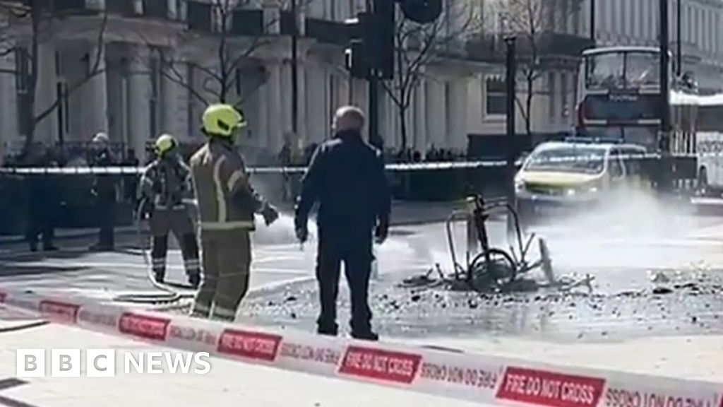 Rickshaw destroyed in fire near Buckingham Palace