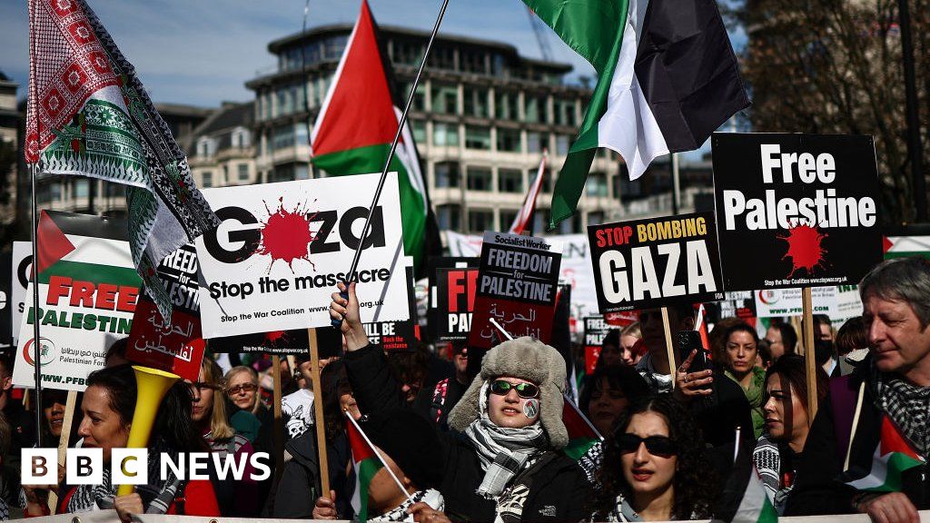 Thousands call for Gaza ceasefire in London march