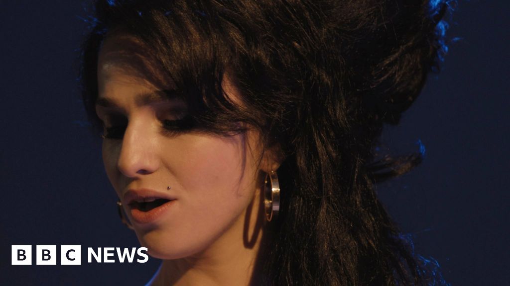 Amy Winehouse film: Paparazzi are the 'villains'