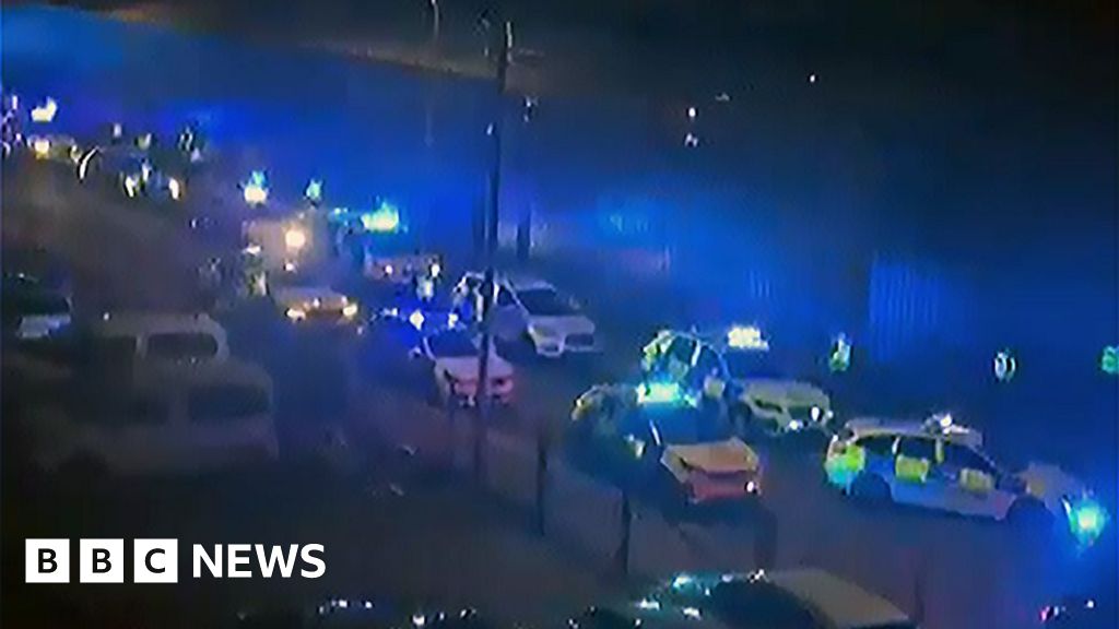 Large-scale police response to disorder in Glasgow