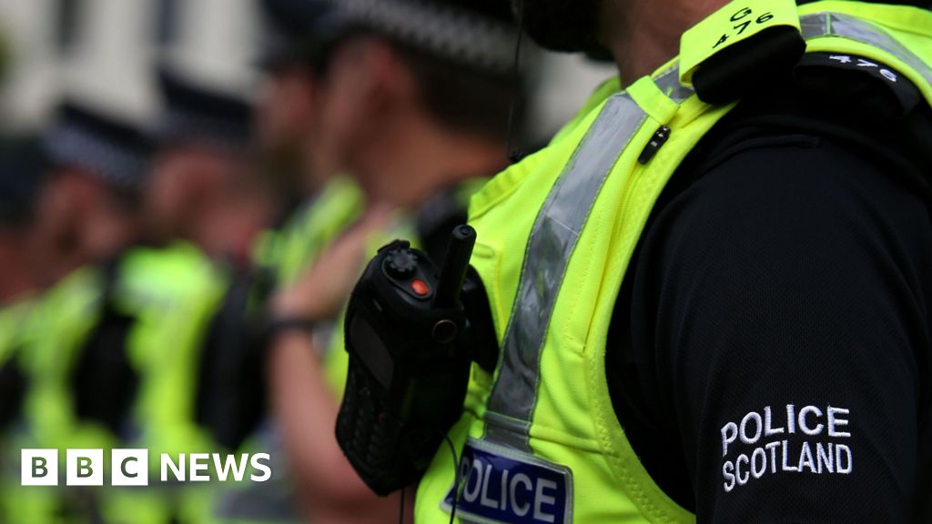 Police feel 'vulnerable' due to staffing - watchdog