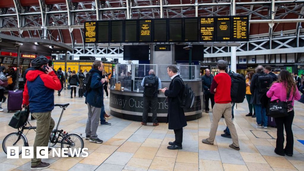 Train delays between London and Reading after derailment