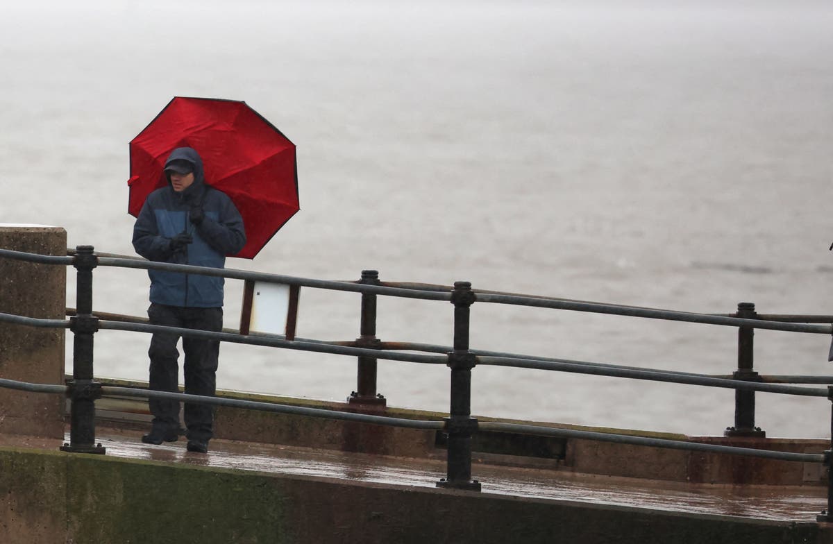 UK weather live: Storm Jocelyn arrives in UK with 80mph winds amid warnings from Met Office