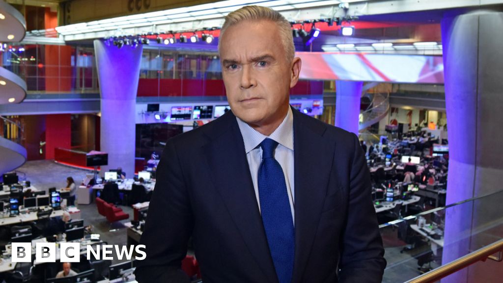 BBC sorry over handling of Huw Edwards complaint