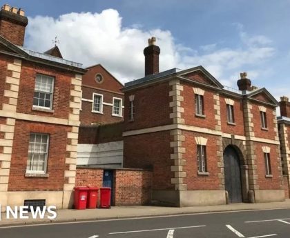 Damning Bedford Prison report reveals 'filthy' conditions