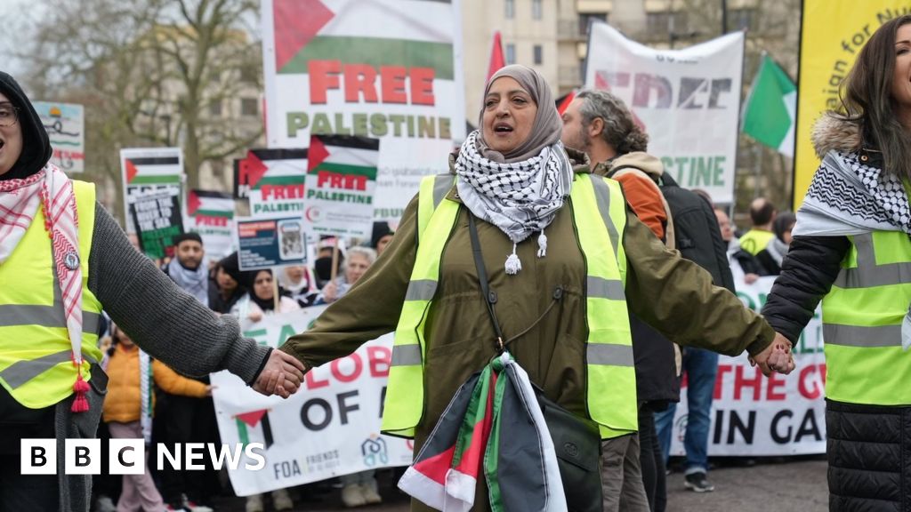 Tens of thousands at London pro-Palestinian march