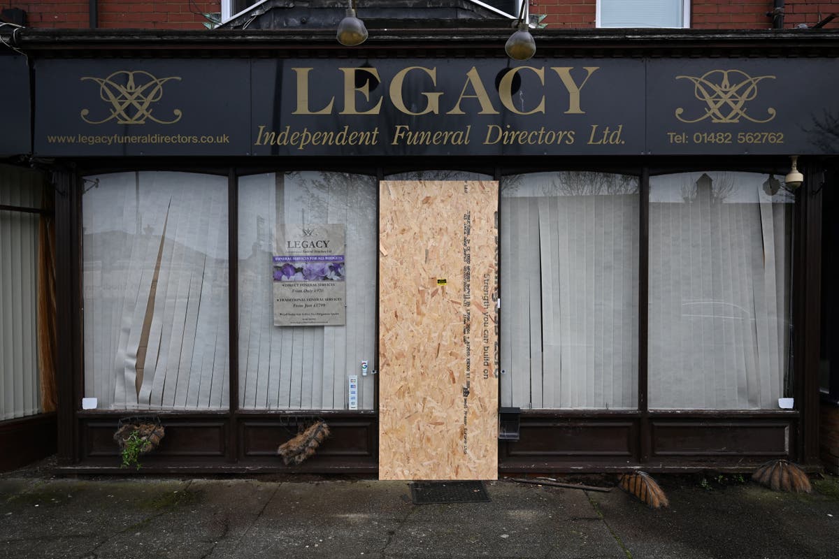 Police investigating Hull funeral directors receive more than 1,500 calls from bereaved families